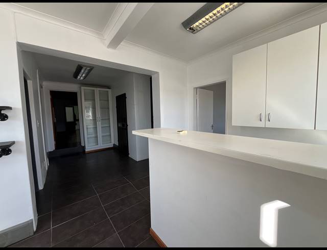 680M² WAREHOUSE TO LET IN SEBENZA